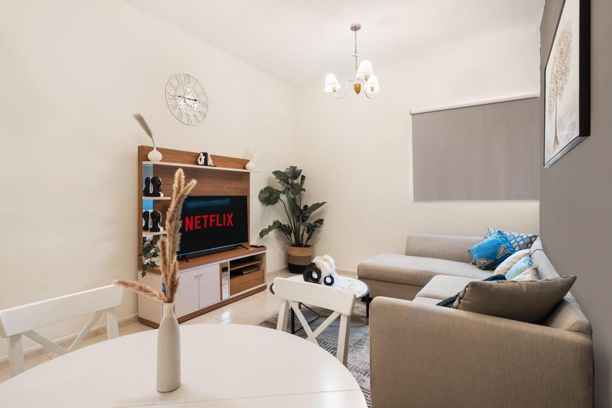 Cozy 1 Bedroom In Axis 2 Dso Apartment
